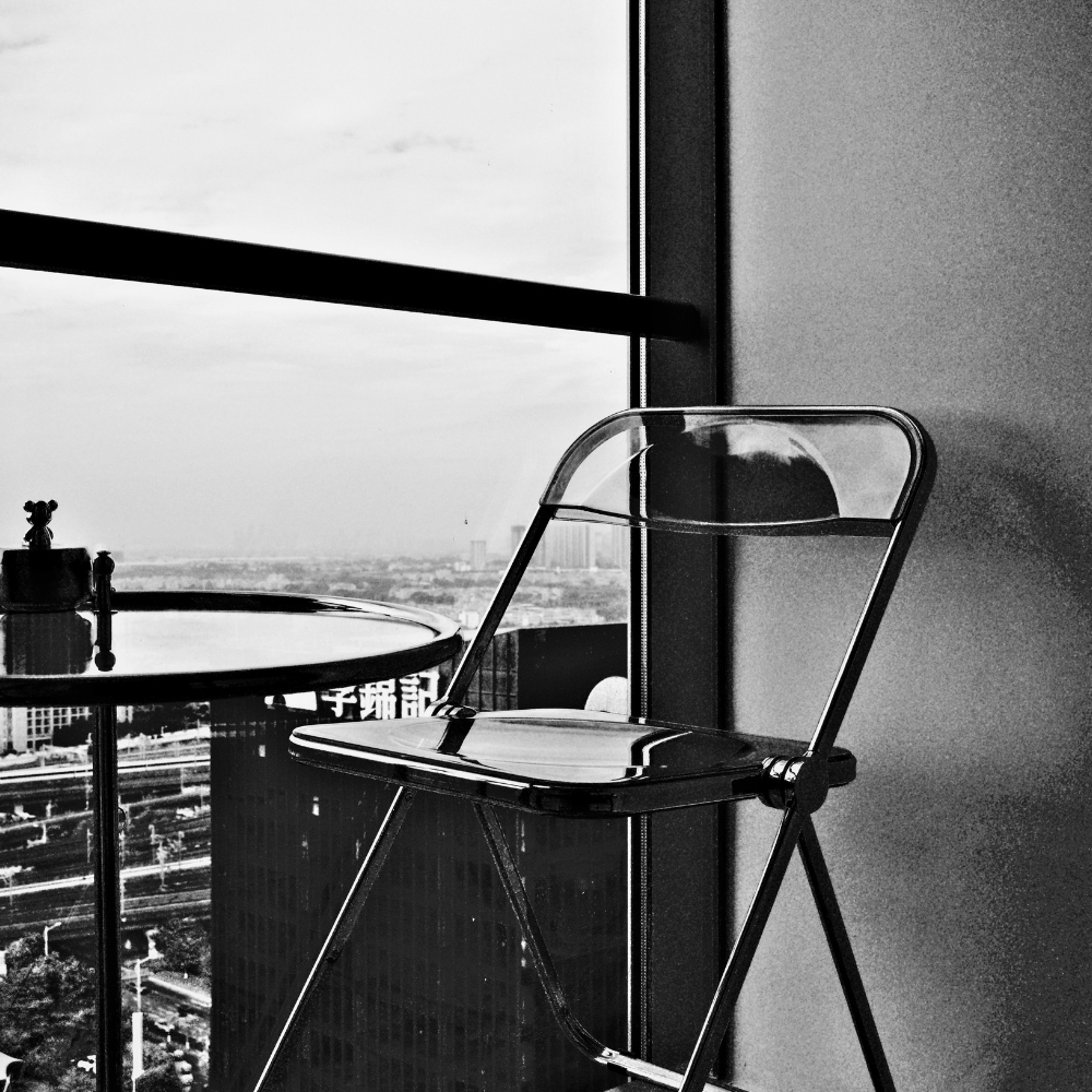 516 Clear Acrylic Folding Chair - Image 1